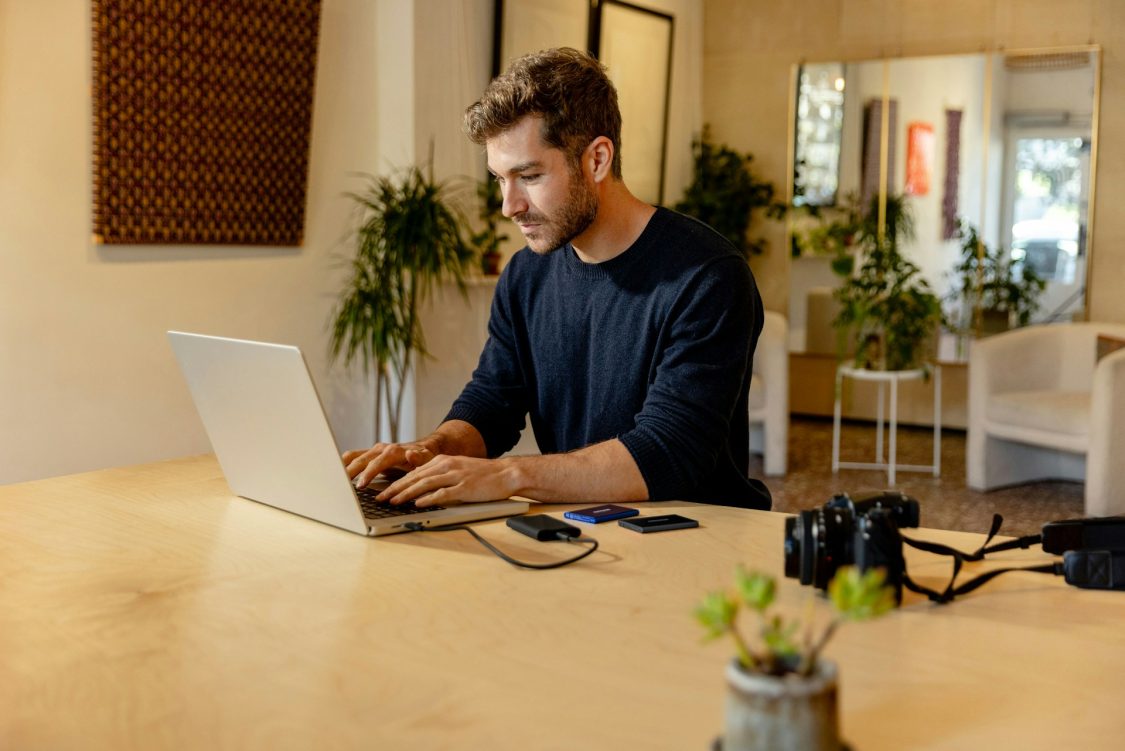 Fast-Track vs Self-Paced TEFL Courses: Which Timeline Works Best?